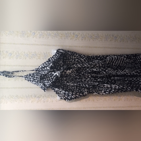 Dresses - Picture 4 of 4